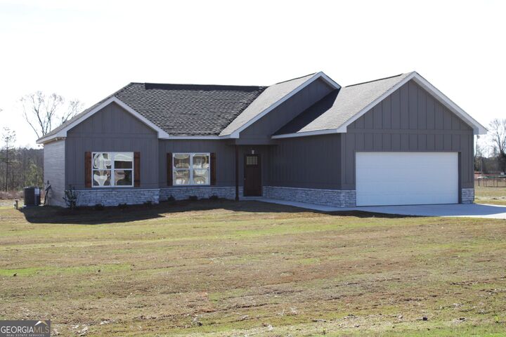 Property Photo:  1112 30th Street  AL 36854 