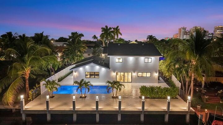 Property Photo:  3316 NE 37th St  FL 33308 