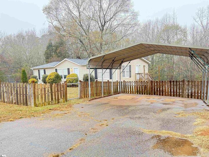 Property Photo: 130 Peaceful Valley Road SC 29307