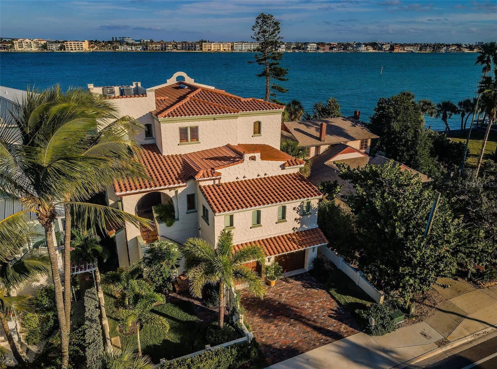 Property Photo:  1403 Pass A Grille Way  FL 33706 