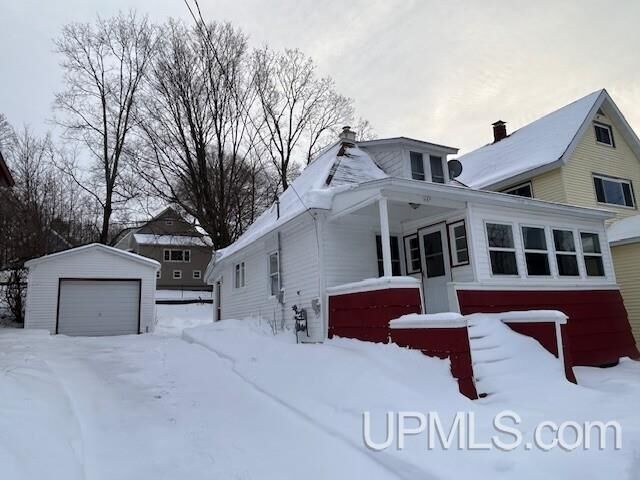 Property Photo:  607 W Edwards Avenue  MI 49931 