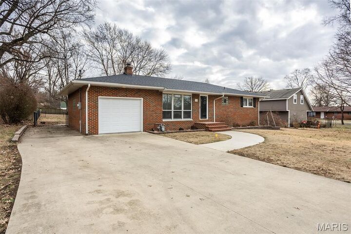 Property Photo:  392 N 6th Street  IL 62024 