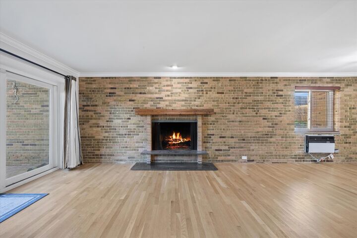 Property Photo:  320 Claymoor Road 1A  IL 60521 