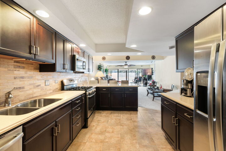 Property Photo:  1S045 Spring Road 1D  IL 60181 