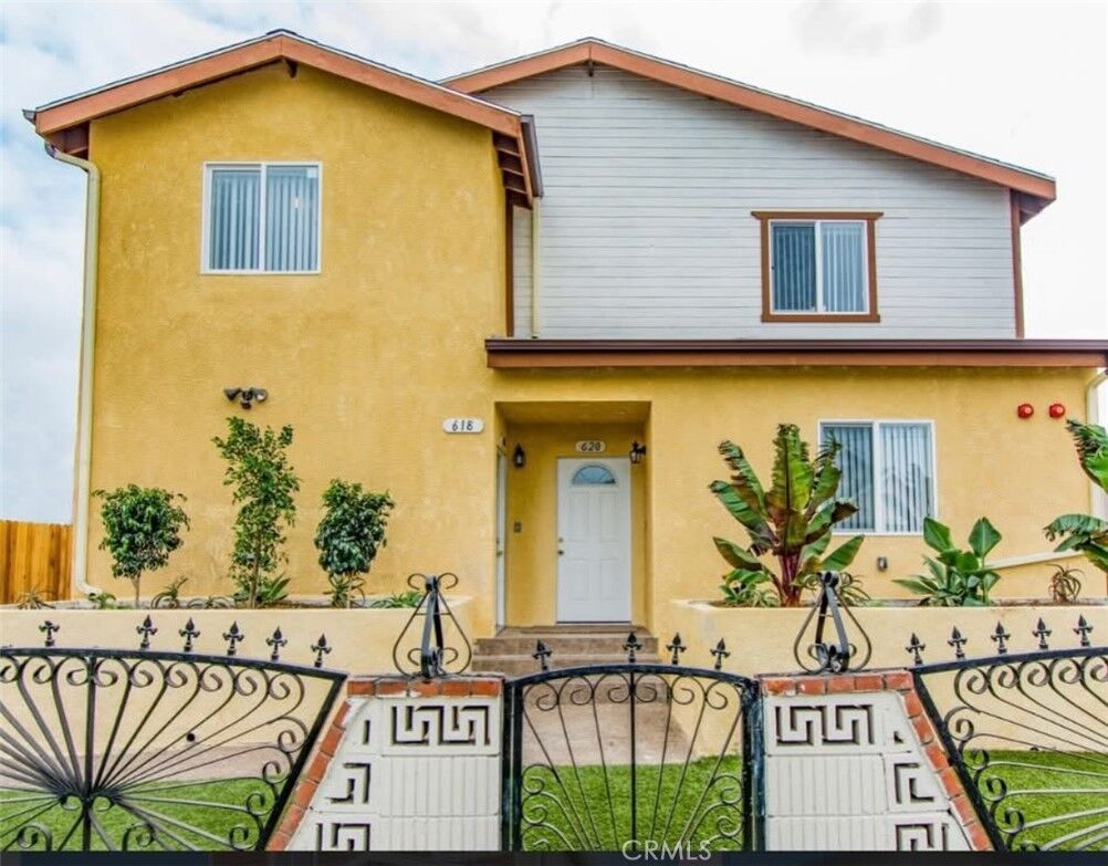 Property Photo:  409 E 104th  CA 90003 