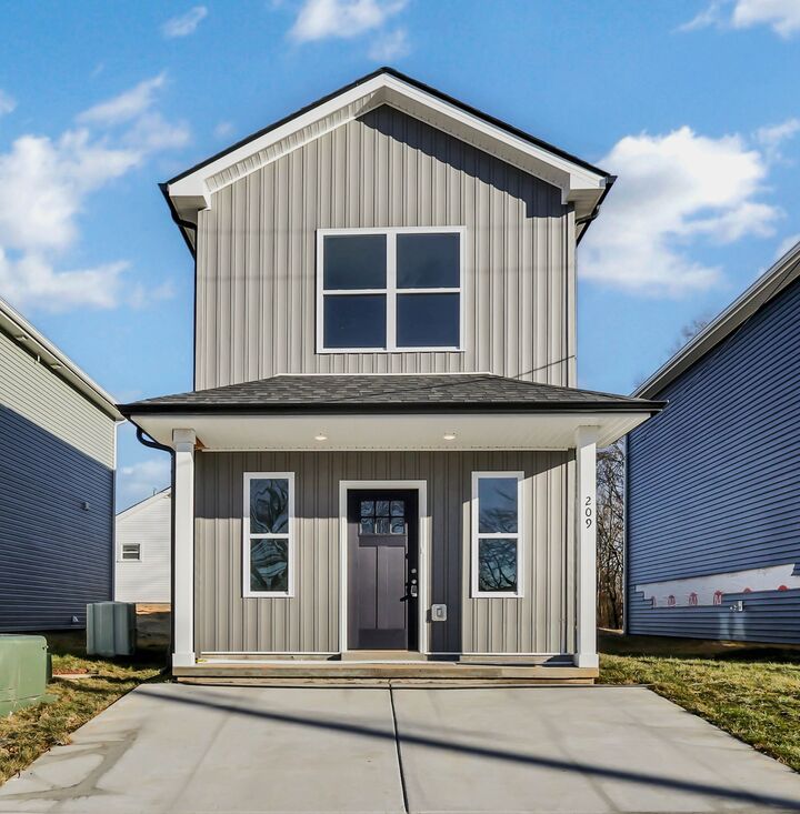 Property Photo:  209 Robert St  TN 37040 