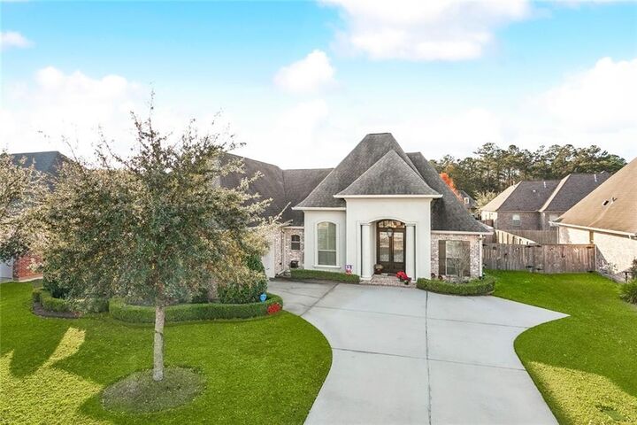 Property Photo:  747 Rue Bourdeaux  LA 70433 