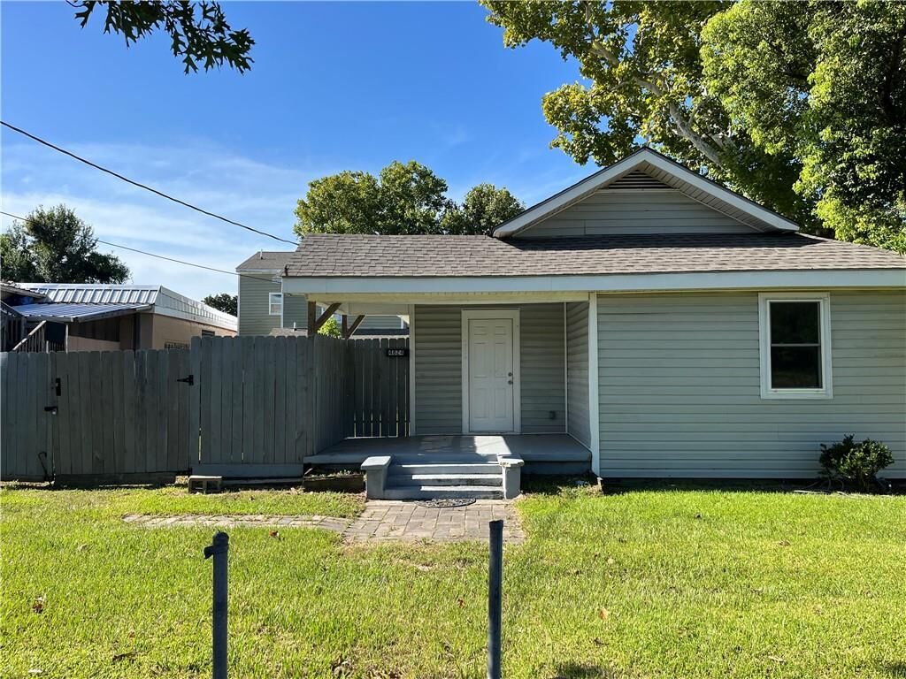 Property Photo:  4824 Fourth Street  LA 70072 