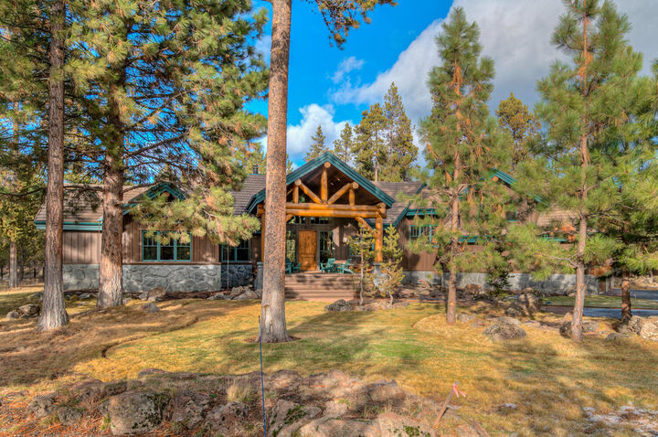Property Photo:  56770 Nest Pine Drive  OR 97707 