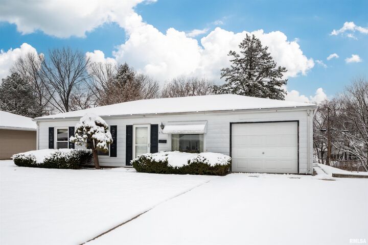 Property Photo:  5702 N Graceland Drive  IL 61614 