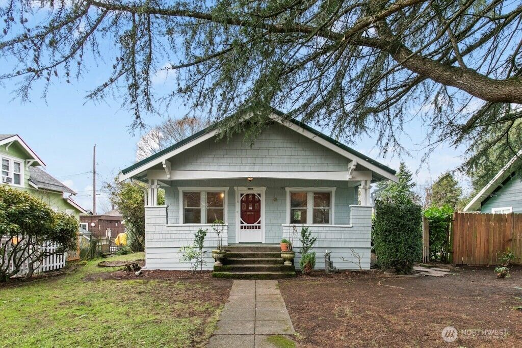 Property Photo:  5627  44th Avenue SW  WA 98136 