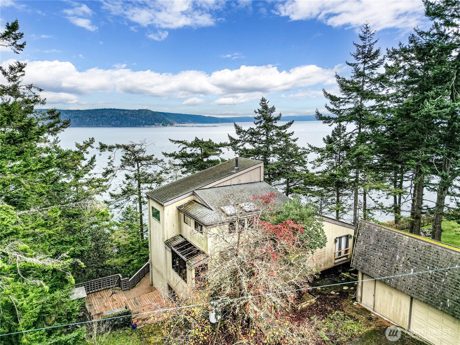Property Photo:  301  Discovery Way  WA 98382 