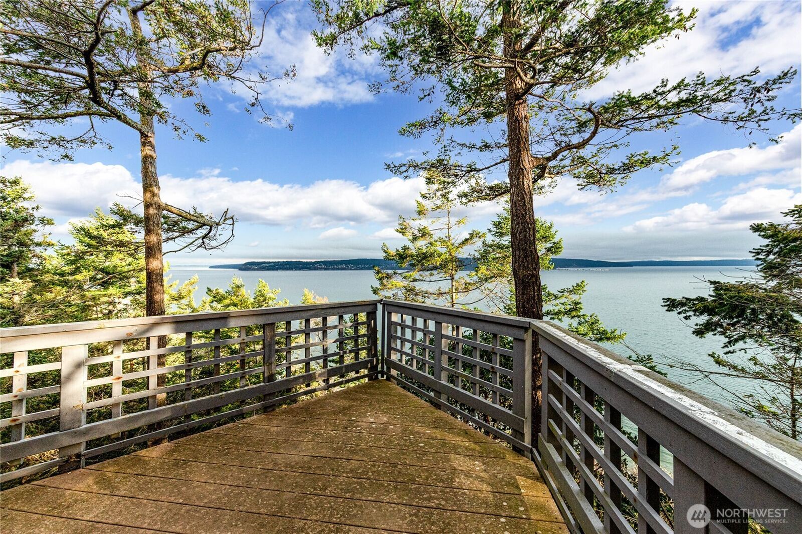 Property Photo: 301 Discovery Way WA 98382