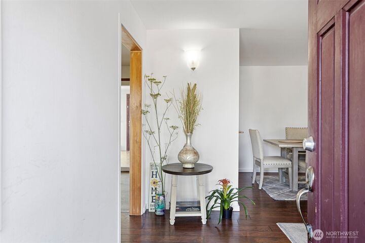 Property Photo: 6204 224 Street SW WA 98043