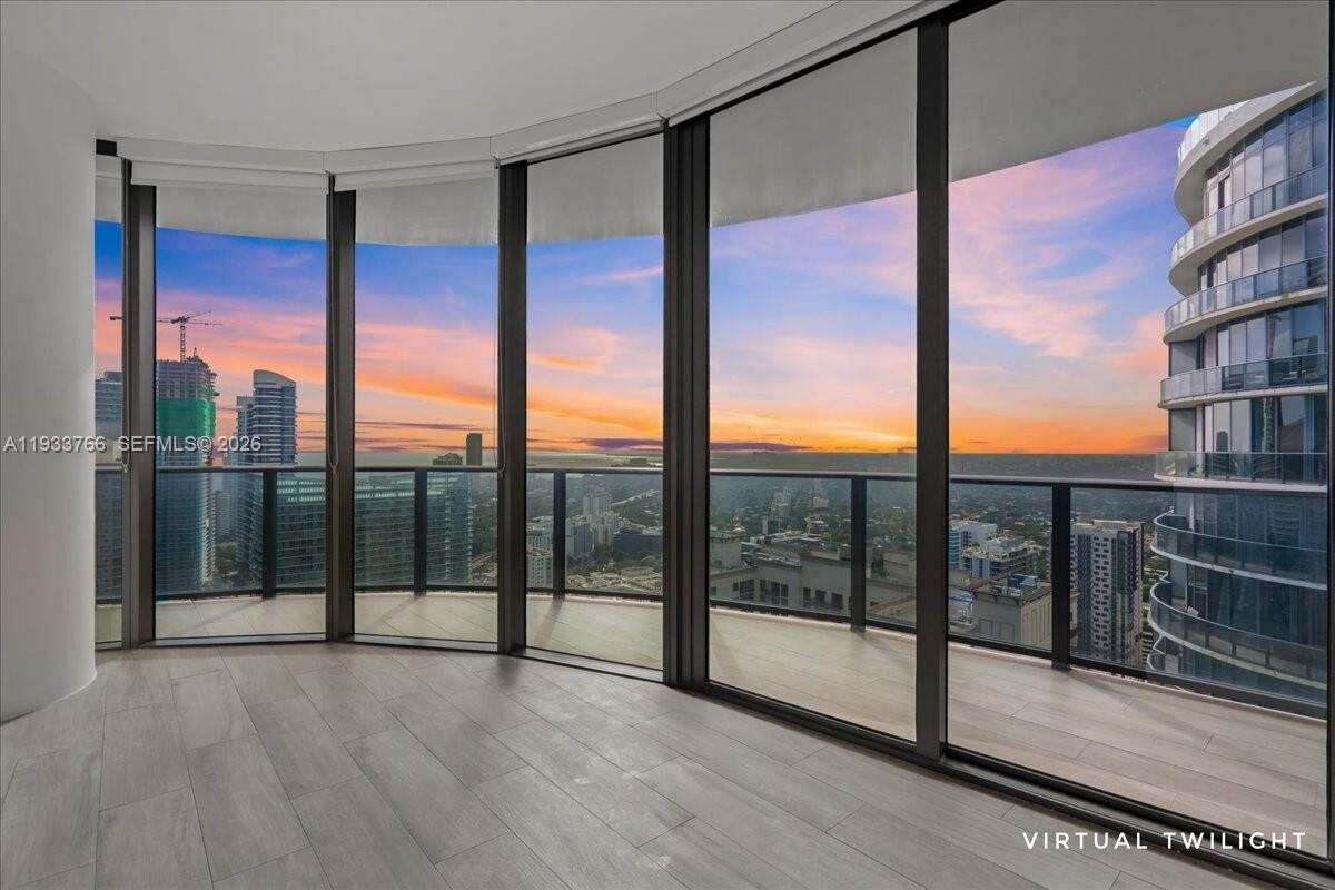 Property Photo:  45 SW 9th St 4306  FL 33130 