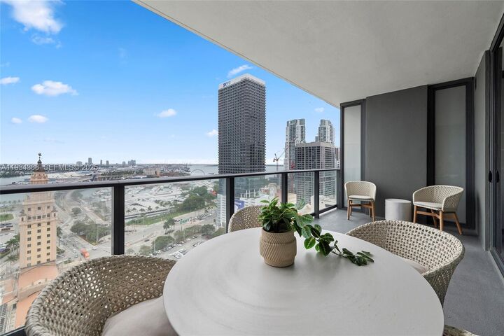 Property Photo:  159 NE 6 St 1614  FL 33132 