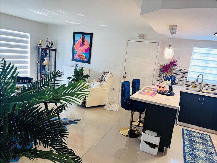 Property Photo:  3101 SW 27th Ave 101  FL 33133 