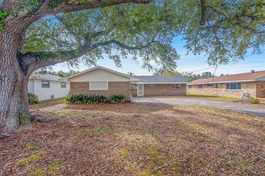 Property Photo:  2318 17th Street  LA 70601 