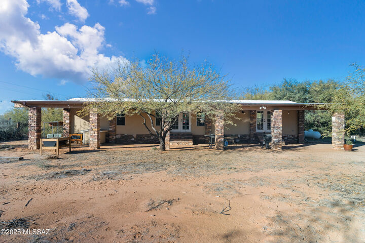 Property Photo:  16880 S Country Club Road  AZ 85629 