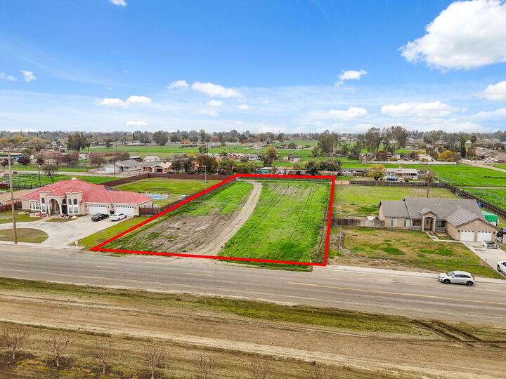 Property Photo:  2637 Orange Avenue  CA 93212 