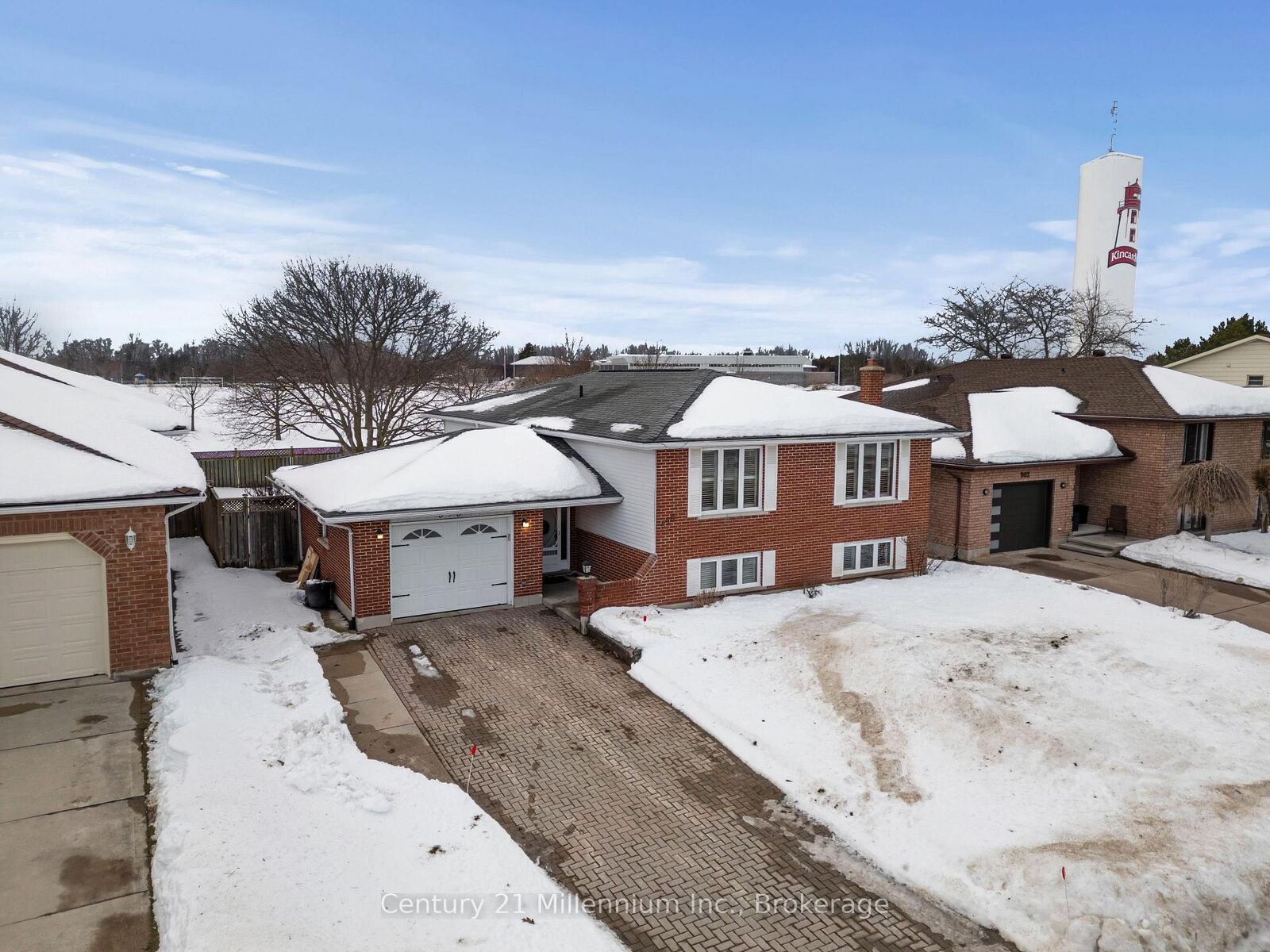 Property Photo:  898 McPherson Crescent  ON N2Z 1M1 
