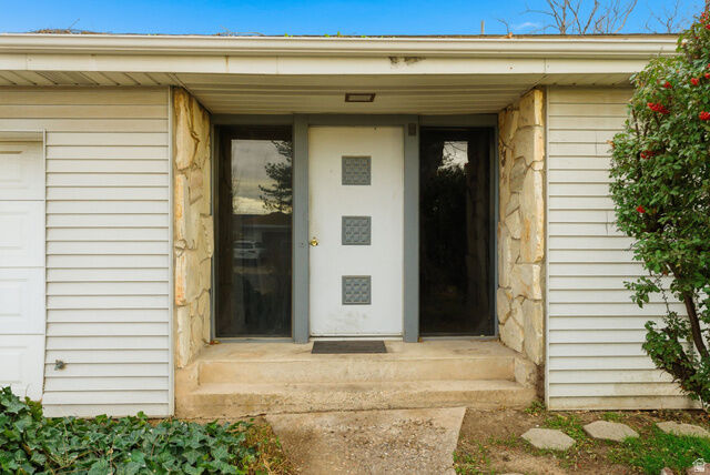 Property Photo:  1601 S 700 W  UT 84087 