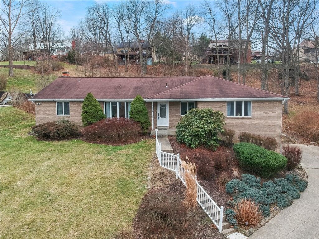 Property Photo: 112 Lintel Dr PA 15317