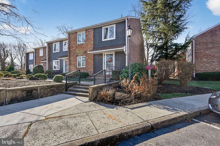 Property Photo:  8 S Close  NJ 08057 