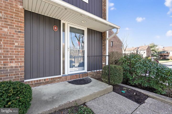 Property Photo:  8 S Close  NJ 08057 