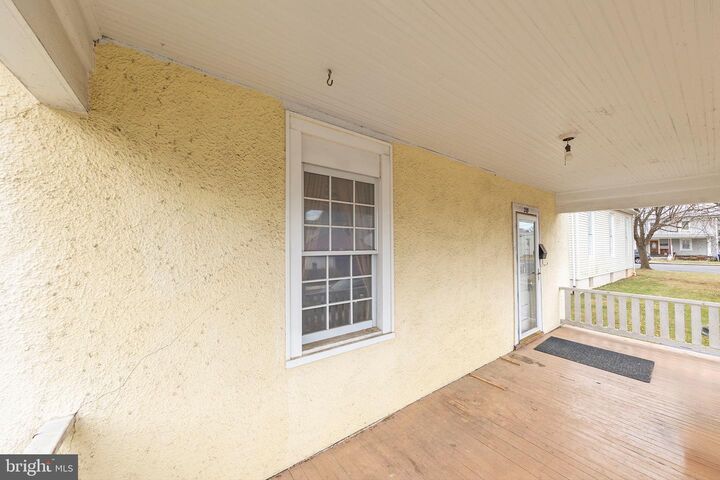 Property Photo: 209 E Stonewall Drive VA 22630