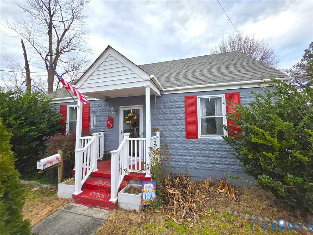 Property Photo:  402 Stuart Avenue  VA 23834 