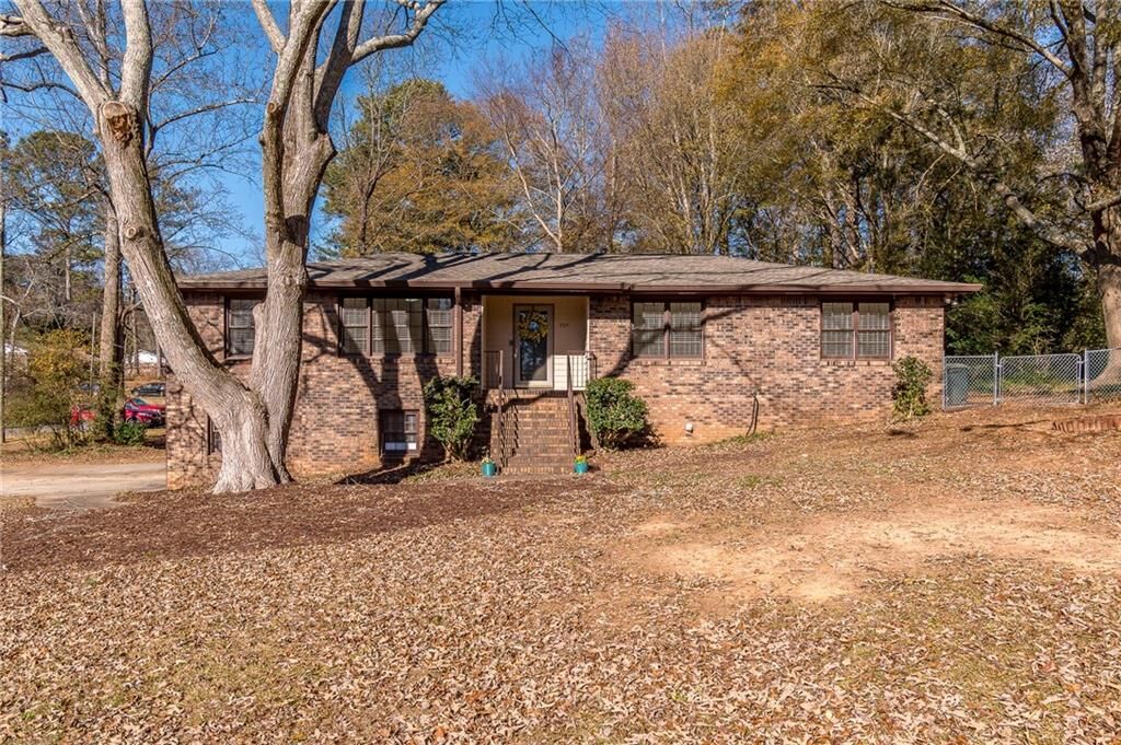 Property Photo:  905 Tanglewood Trail  GA 30189 