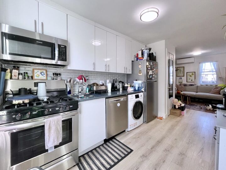 Property Photo:  379 Monmouth St 1  NJ 07302 