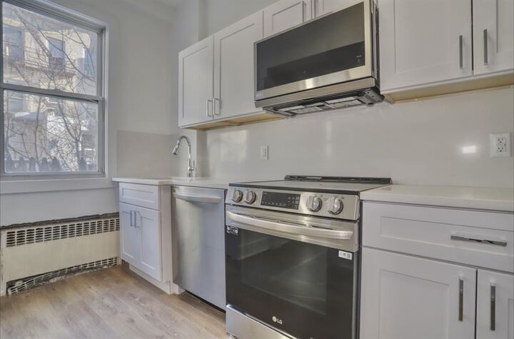 Property Photo: 517 Willow Ave 3R NJ 07030