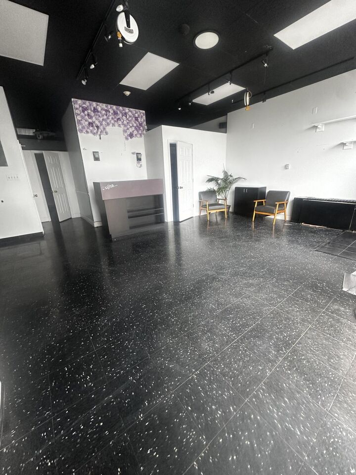 Property Photo:  2121 Nicholasville Road Suite 107  KY 40503 