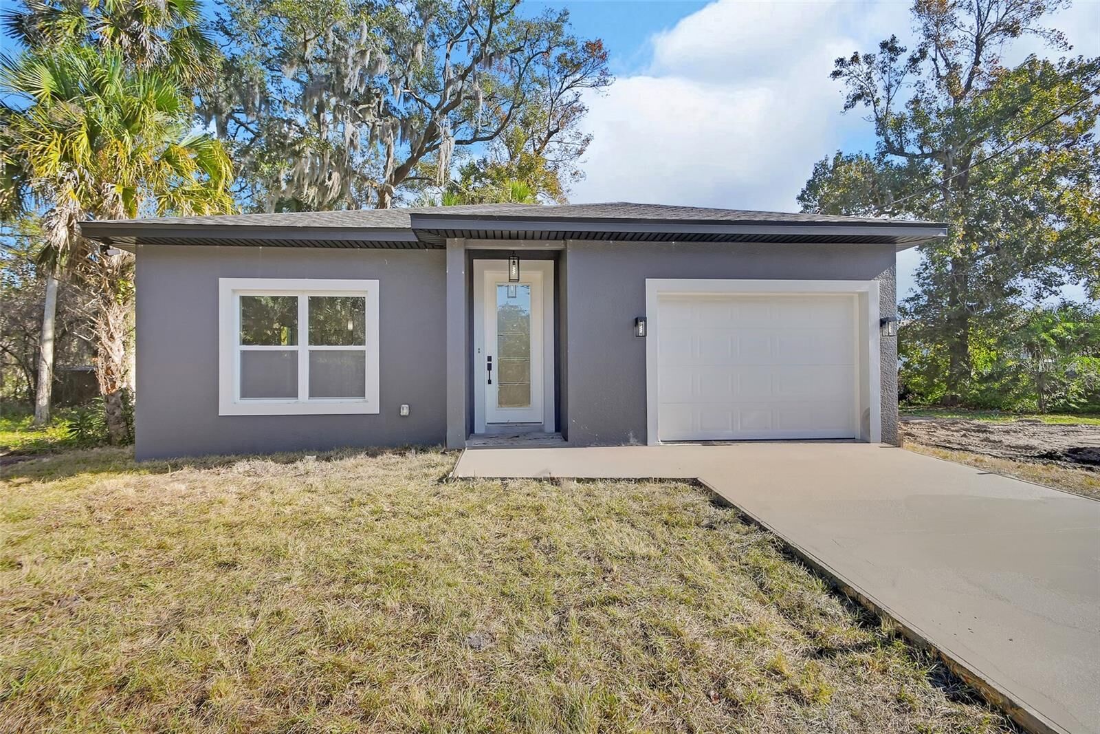 Property Photo: 531 N Lincoln Street FL 32114