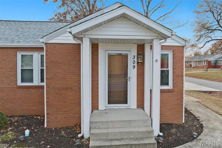 Property Photo:  309 W Highway 50  IL 62269 