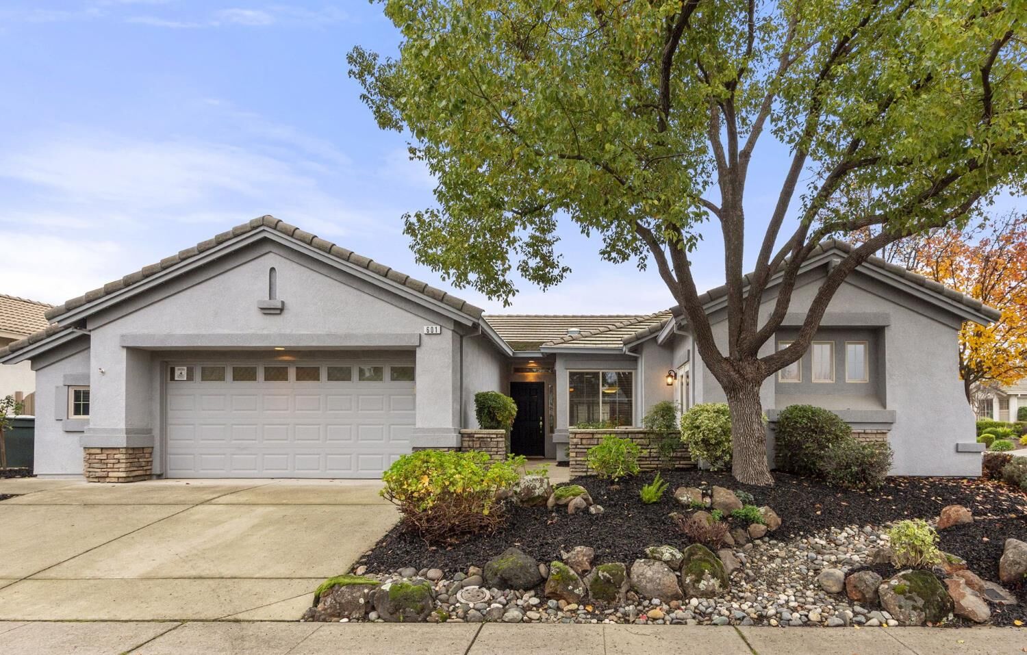 Property Photo:  601 Canyon Oak Lane  CA 95648 