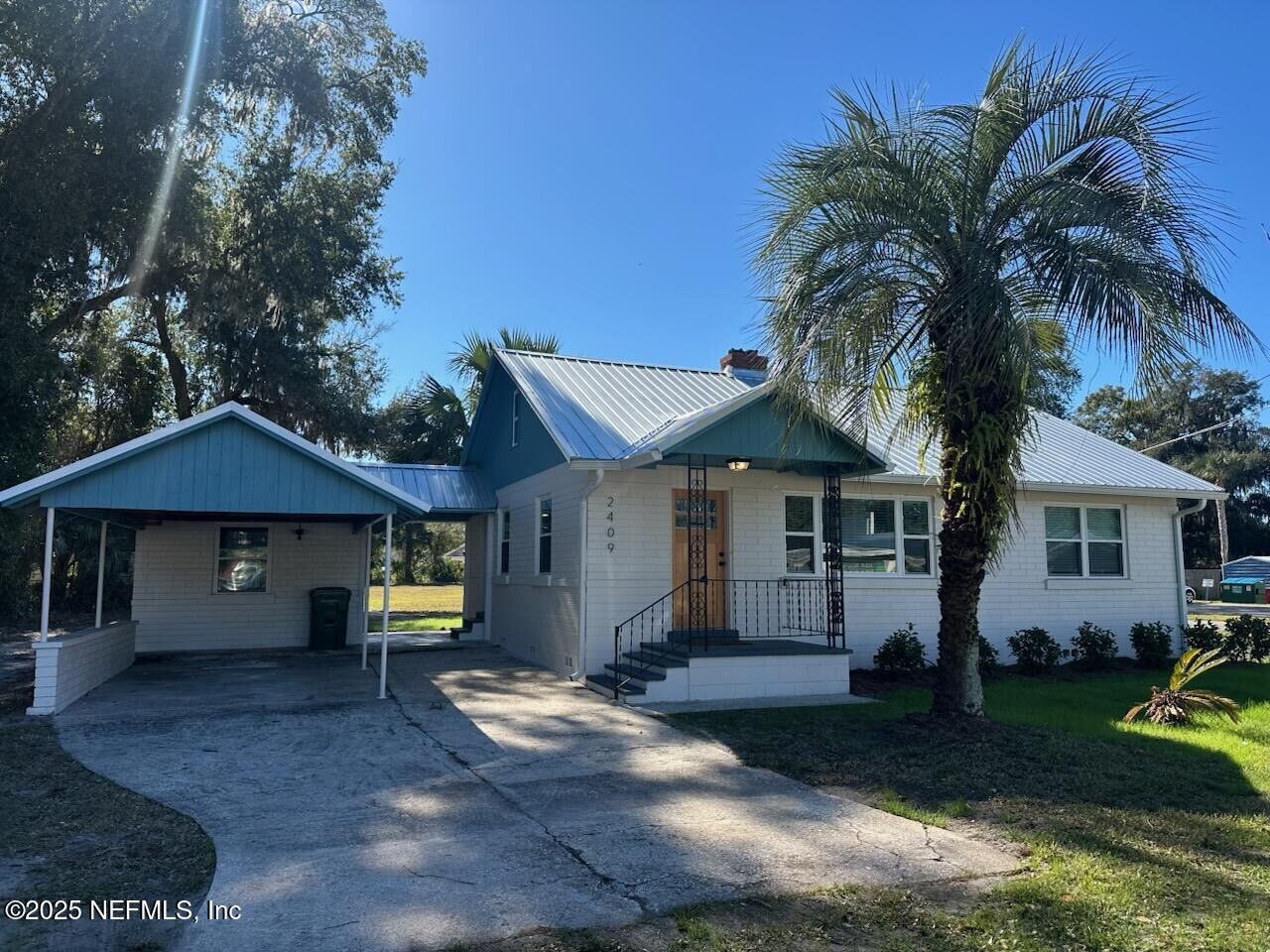 Property Photo:  2409 President Street  FL 32177 