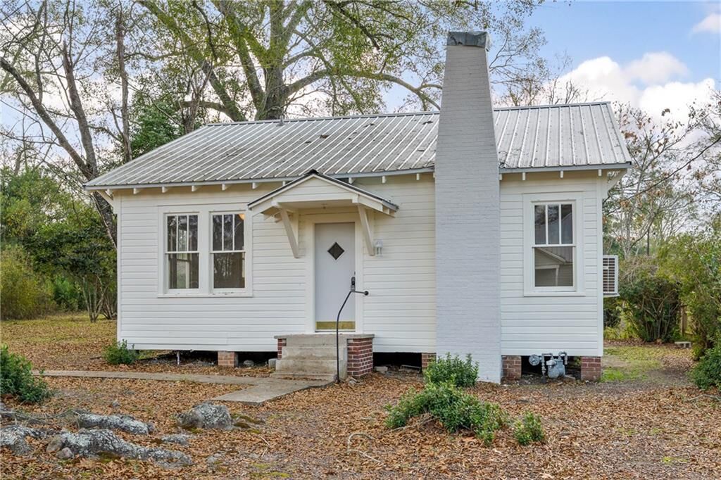 Property Photo:  208 Camille. Street  LA 70422 