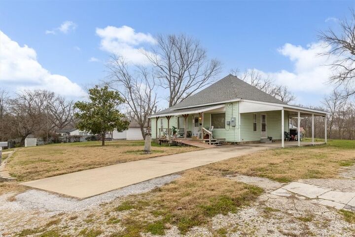 Property Photo:  508 E Spruce Street  AR 72756 