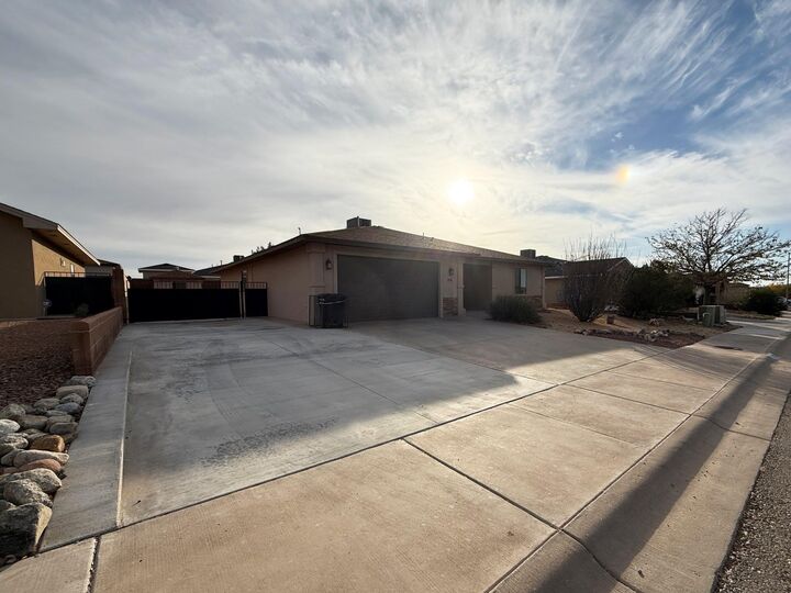 Property Photo:  1114 Pajarito Dr  NM 88310-5544 