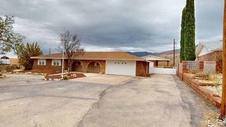 Property Photo:  1204 Canyon Pl  NM 88310-3610 