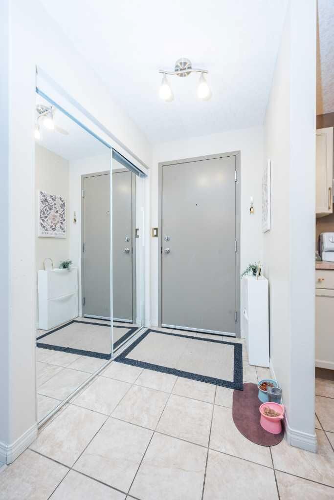 Property Photo:  9810 96 Street 114  AB T8V 0R5 