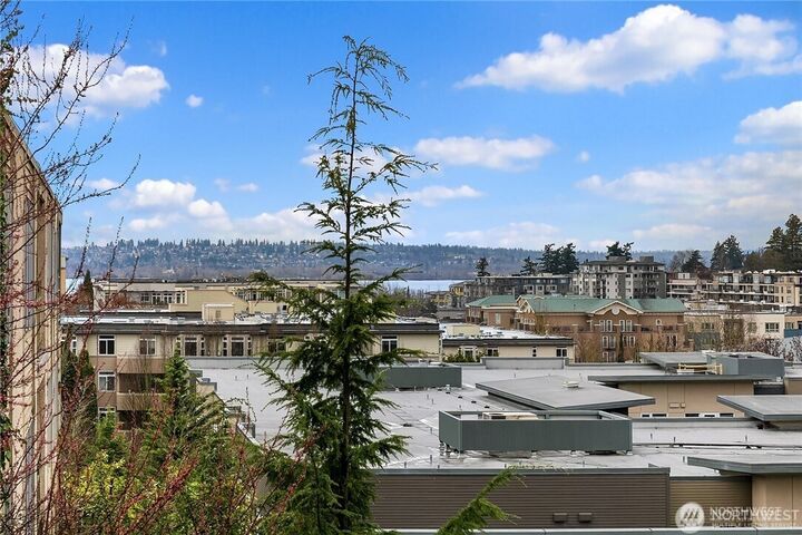 Property Photo: 410 2nd Ave S 206 WA 98033