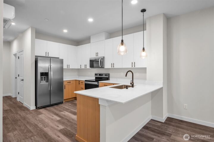 Property Photo:  15613  Admiralty Way A2  WA 98087 