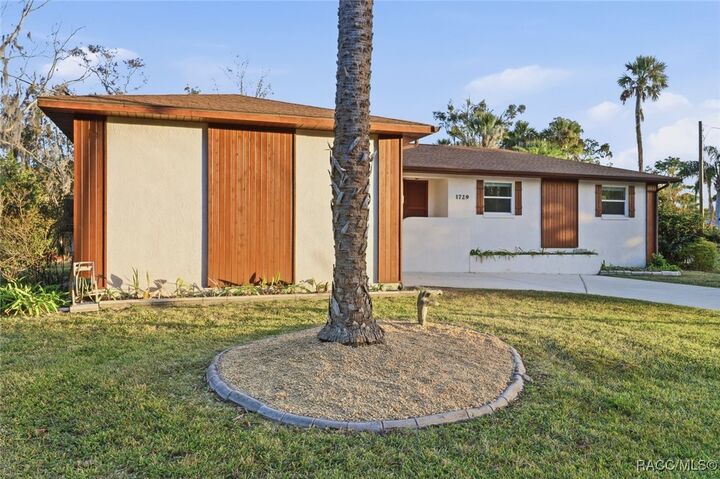 Property Photo:  1729 SE 3rd Court  FL 34429 