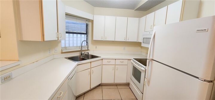 Property Photo:  2820 Stoneway Lane C  FL 34982 