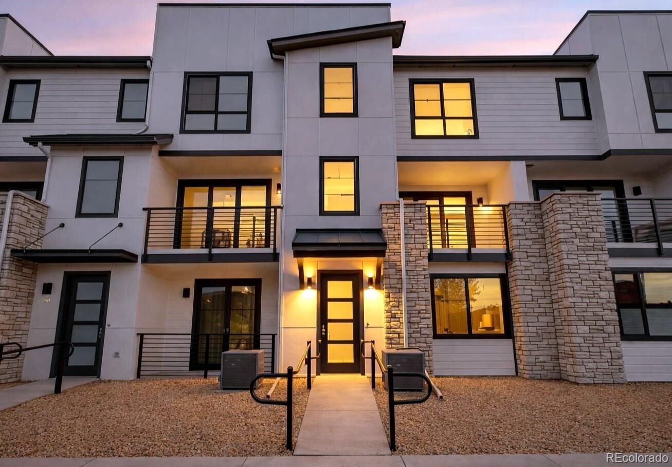 Property Photo:  2078 S Holly Street 3  CO 80222 