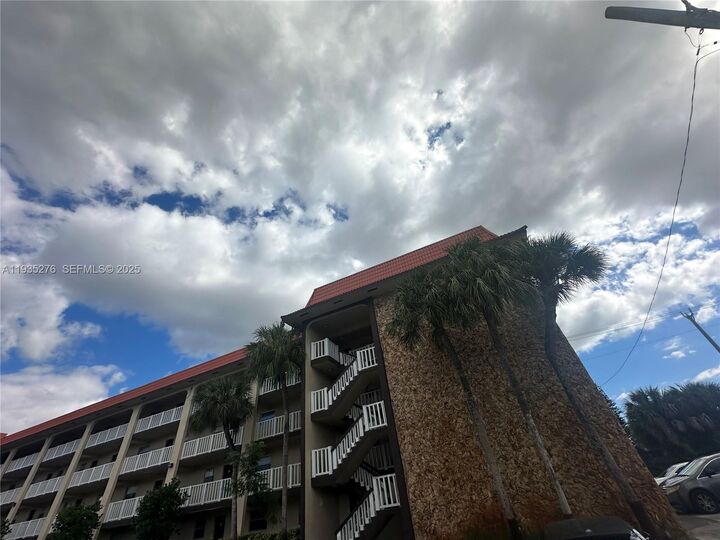 Property Photo:  1700 NW 58th Ter 2B  FL 33313 